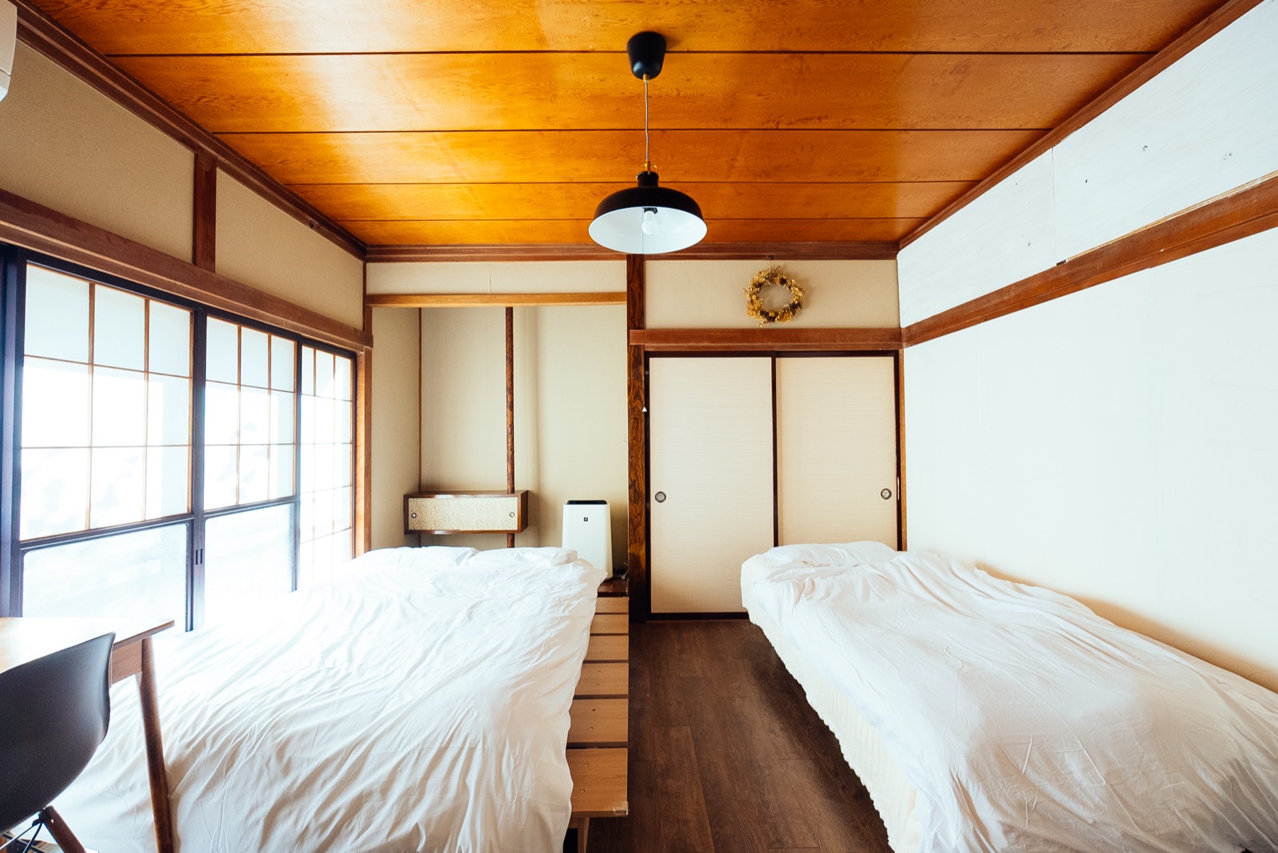 障子窓から光が入る yururito guesthouse の客室