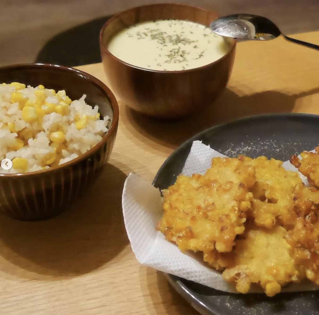 頂いたとうもろこしで、とうもろこしパーティー🌽開催！脇役イメージが嘘みたい。とうもろこしだけのお料理で驚きの甘さと水分に感動。とうもろこしが主役に輝く素晴らしい会だった☺️